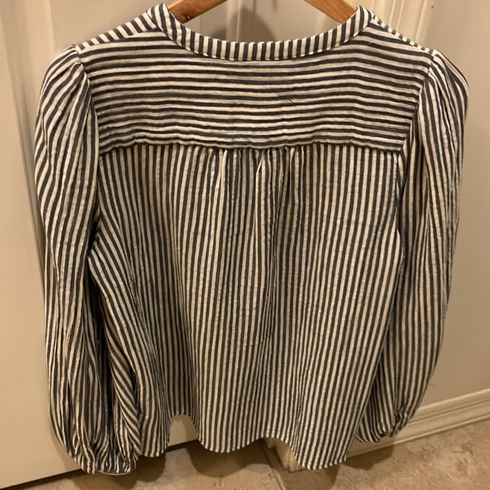 Universal Thread Button Down Shirt. - Picture 4 of 4